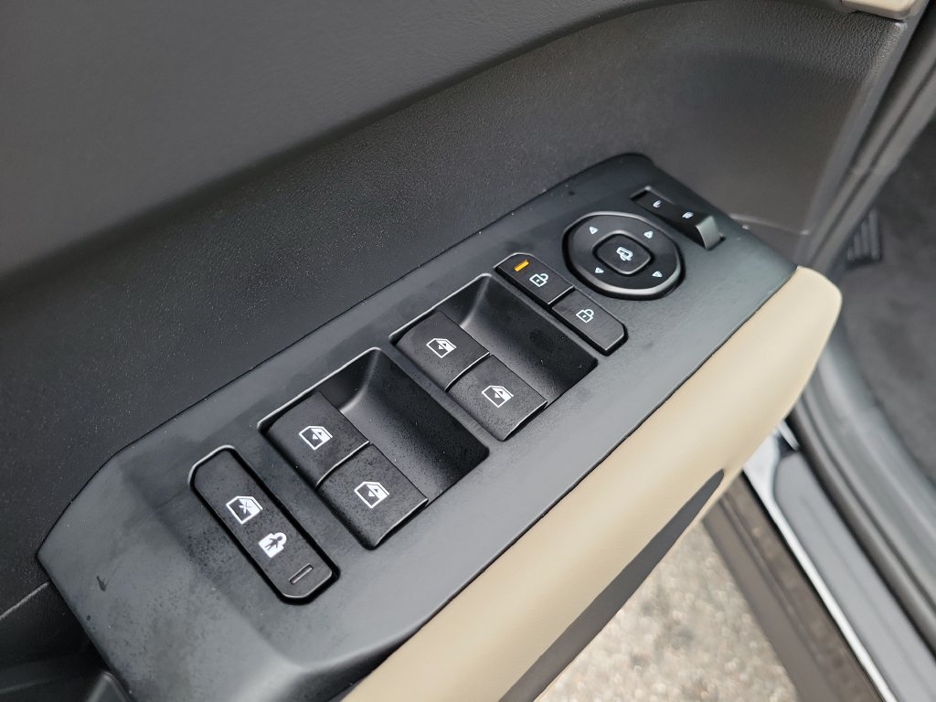 New 2027 Ebony Black Kia EX image 21