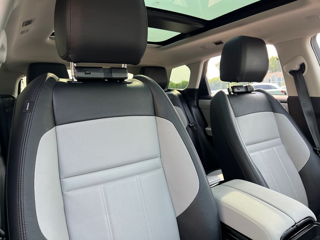 Used 2024  Land Rover Dynamic image 23