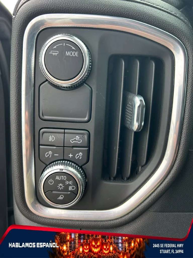 Used 2021 WHITE FROST TRICOAT GMC Denali image 14