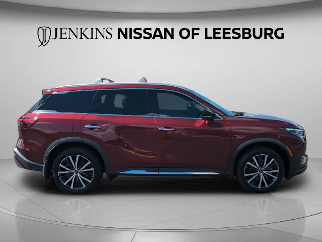 Used 2024 Red INFINITI Sensory image 3