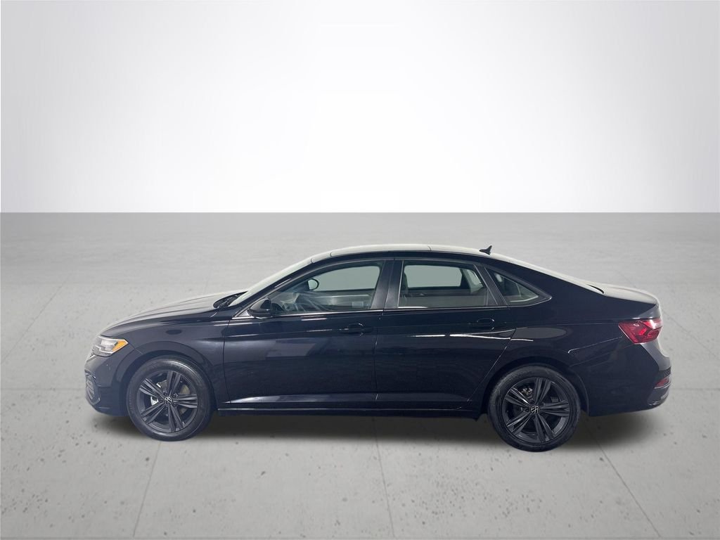 Certified Used 2022 Deep Black Pearl Volkswagen 1.5T SE image 11