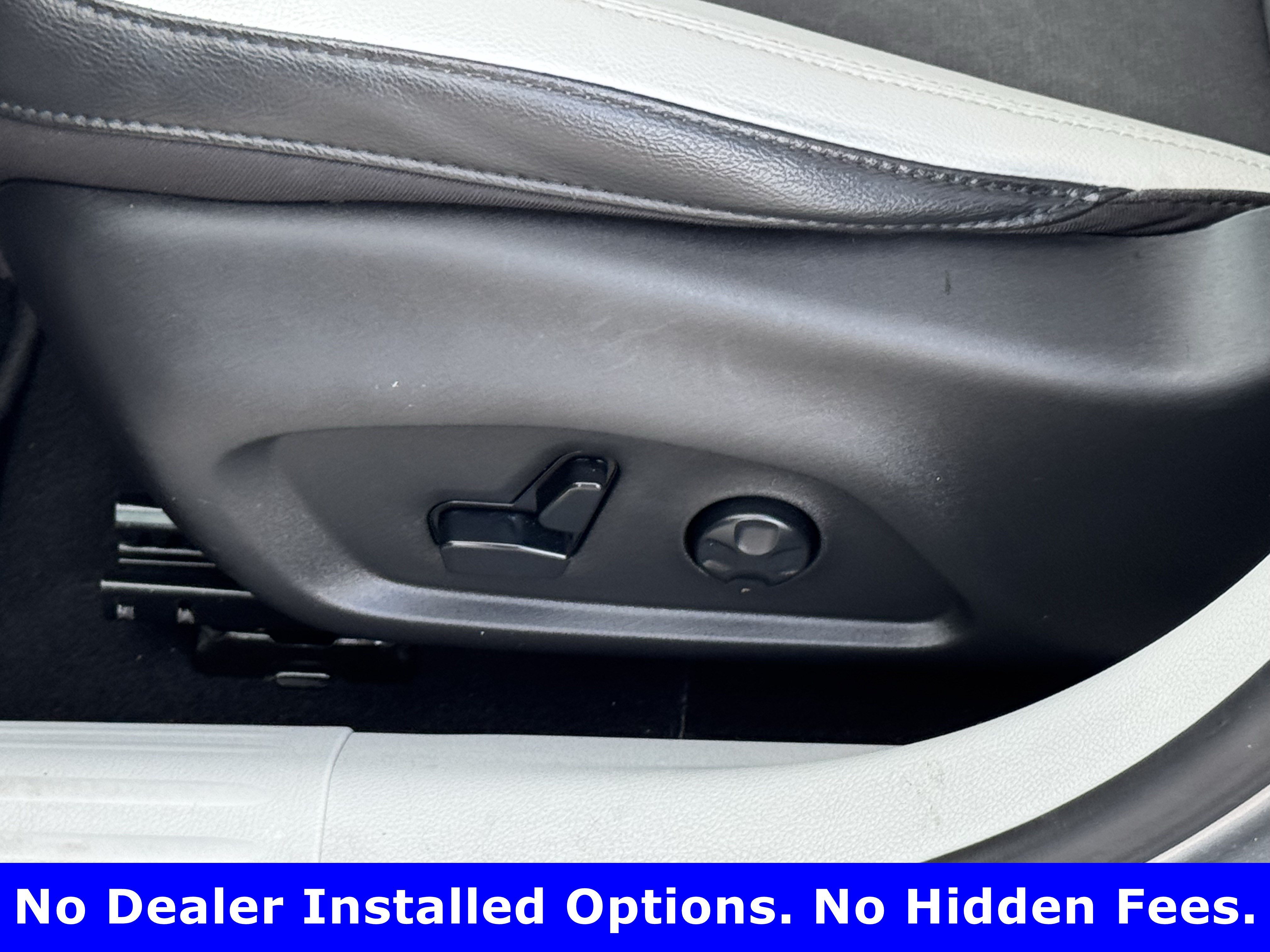 Used 2020 Billet Silver Metallic Clearcoat Jeep Latitude image 27