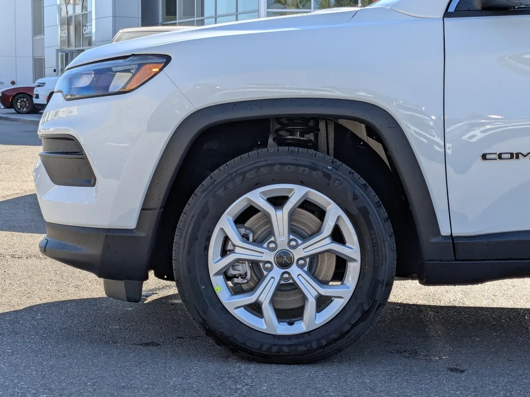 New 2026 White Jeep North - - 4x4 - Panoramic Sunroof - Alpine Audio - Adaptive Cruise - Power Liftgate & More! image 9