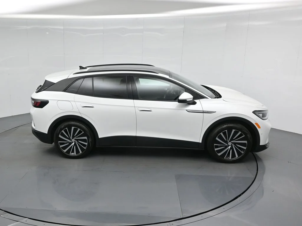 Used 2024 White Volkswagen S image 37