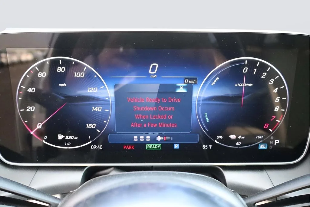 Used 2025 Polar White Mercedes-Benz GLC 350e image 33