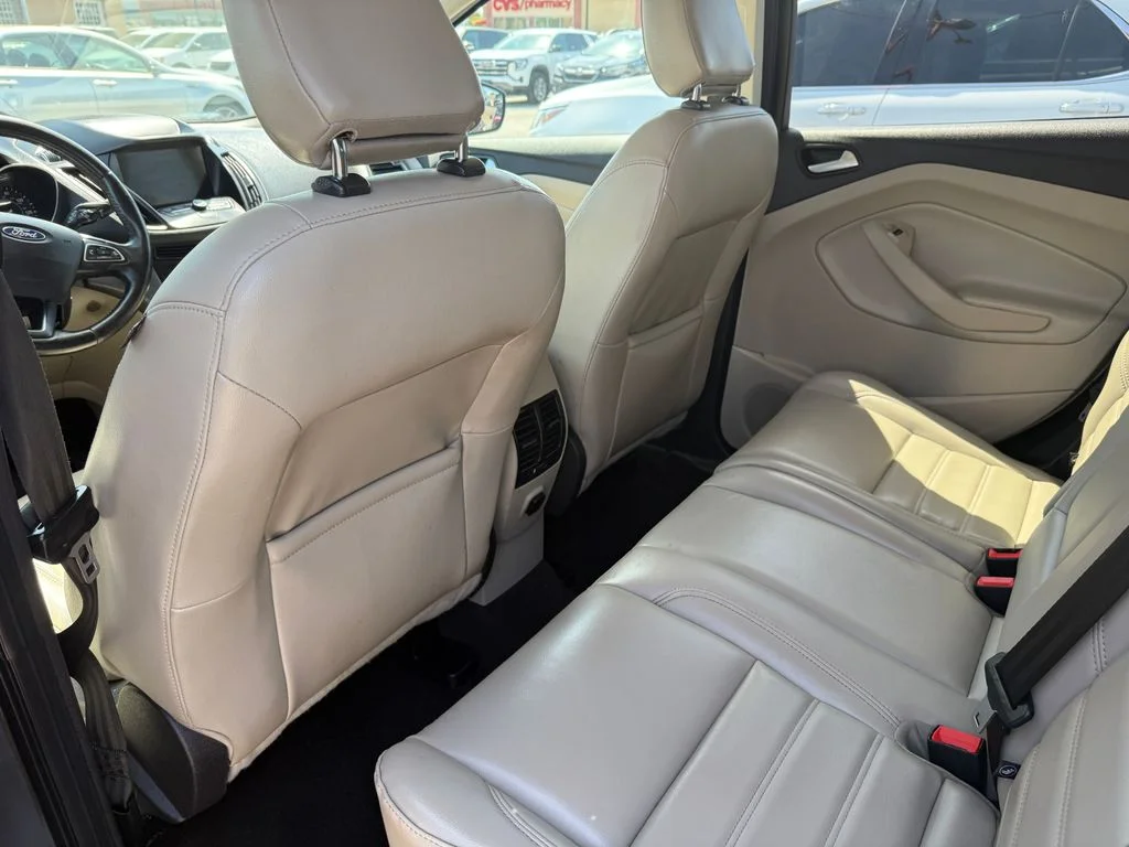 Used 2019 Gray Ford SEL image 18