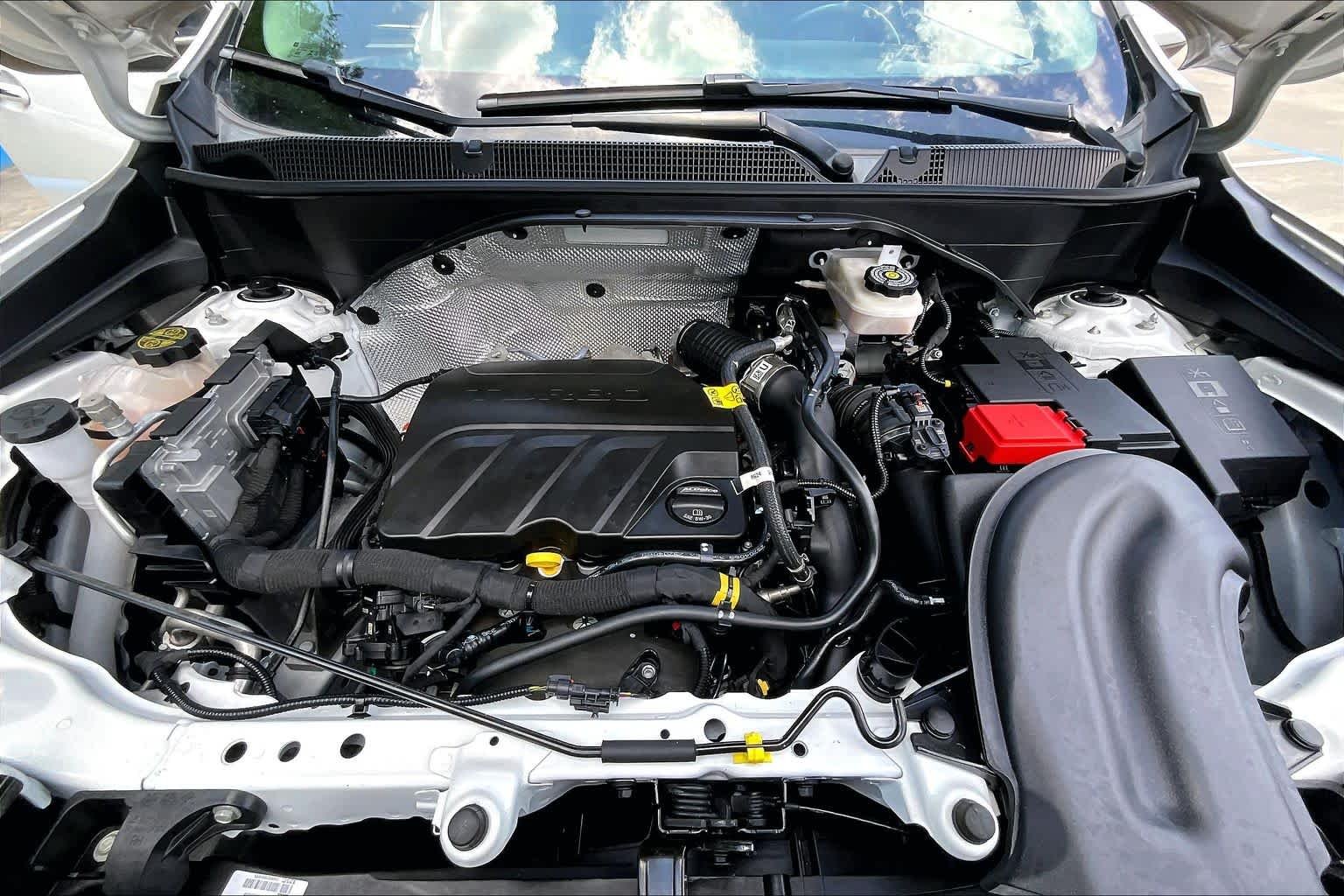 Used 2024 Summit White Buick Preferred image 30