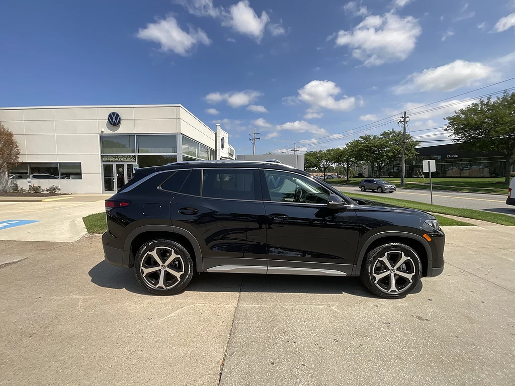 New 2026 Deep Black Pearl Volkswagen SE 4Motion image 2