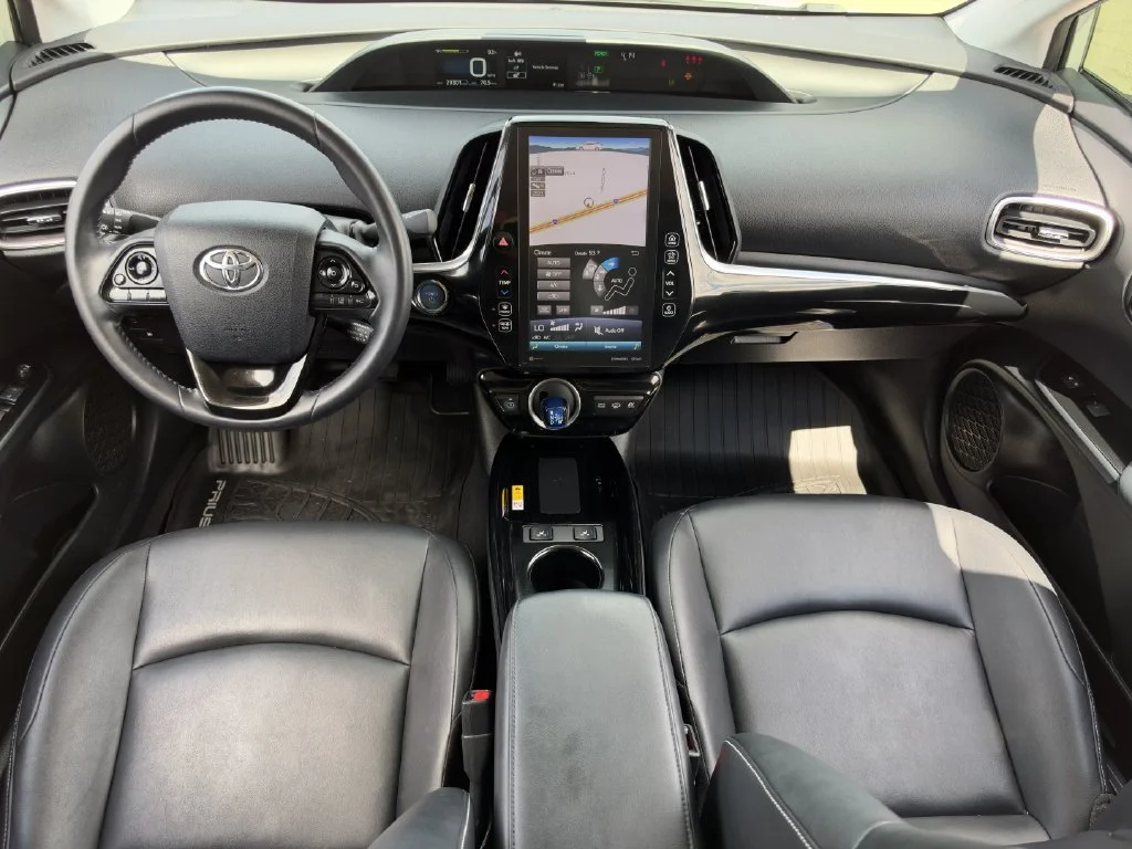 Used 2020 White Toyota XLE image 12