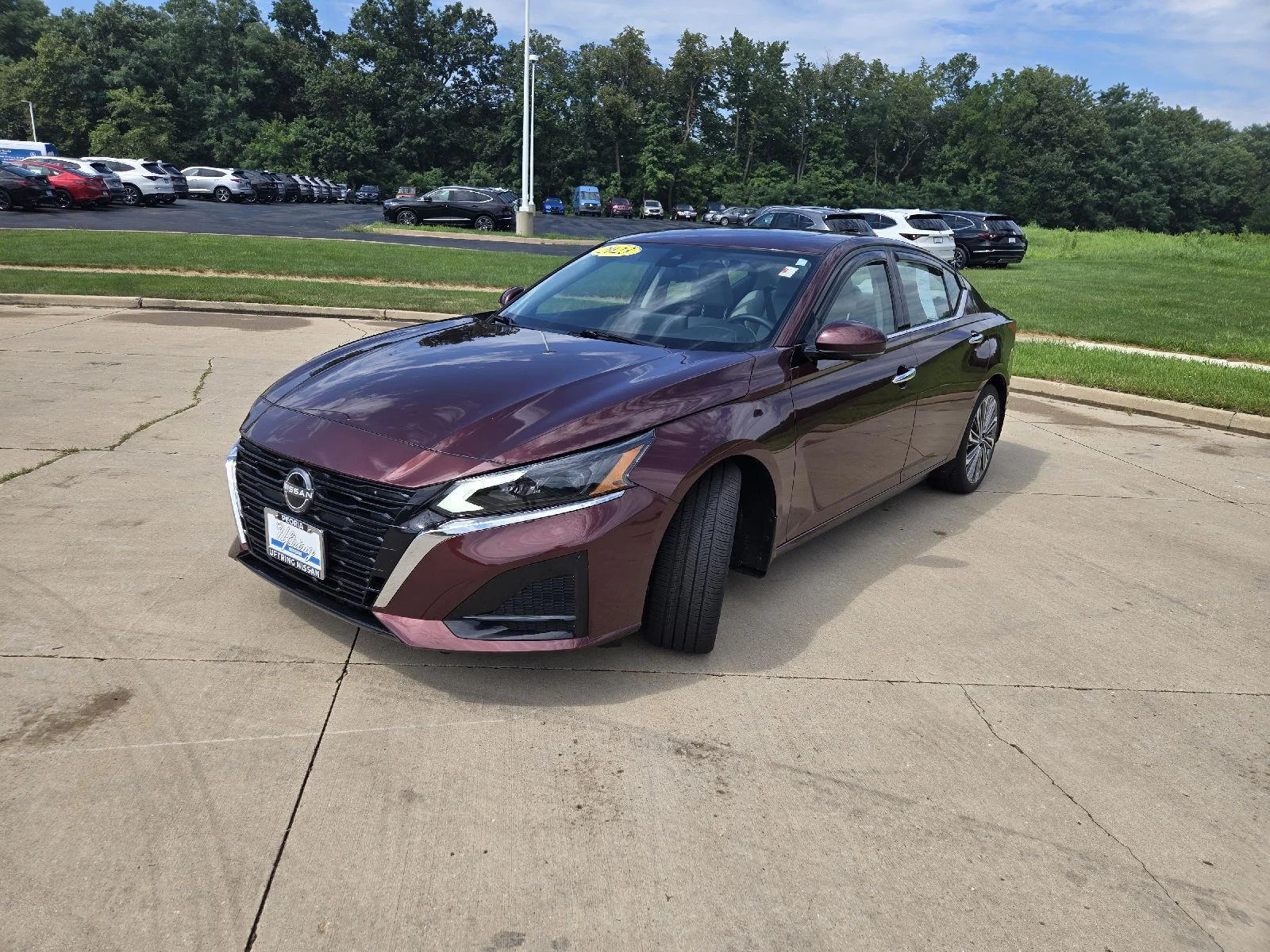 Used 2023 Garnet Pearl Metallic Nissan 2.5 SL image 4