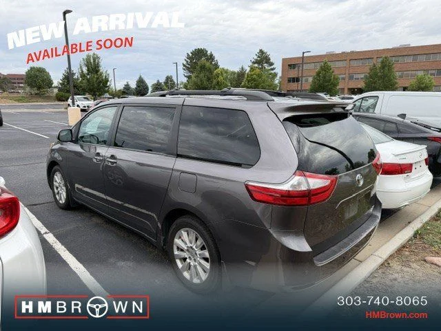 Used 2015 Predawn Gray Mica Toyota XLE Premium image 3