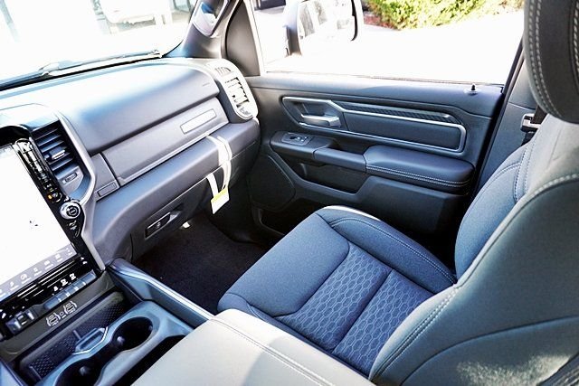 New 2026 Granite Crystal Metallic Clear-Coat Exterior Paint RAM Big Horn Sport Appearance Edition image 28