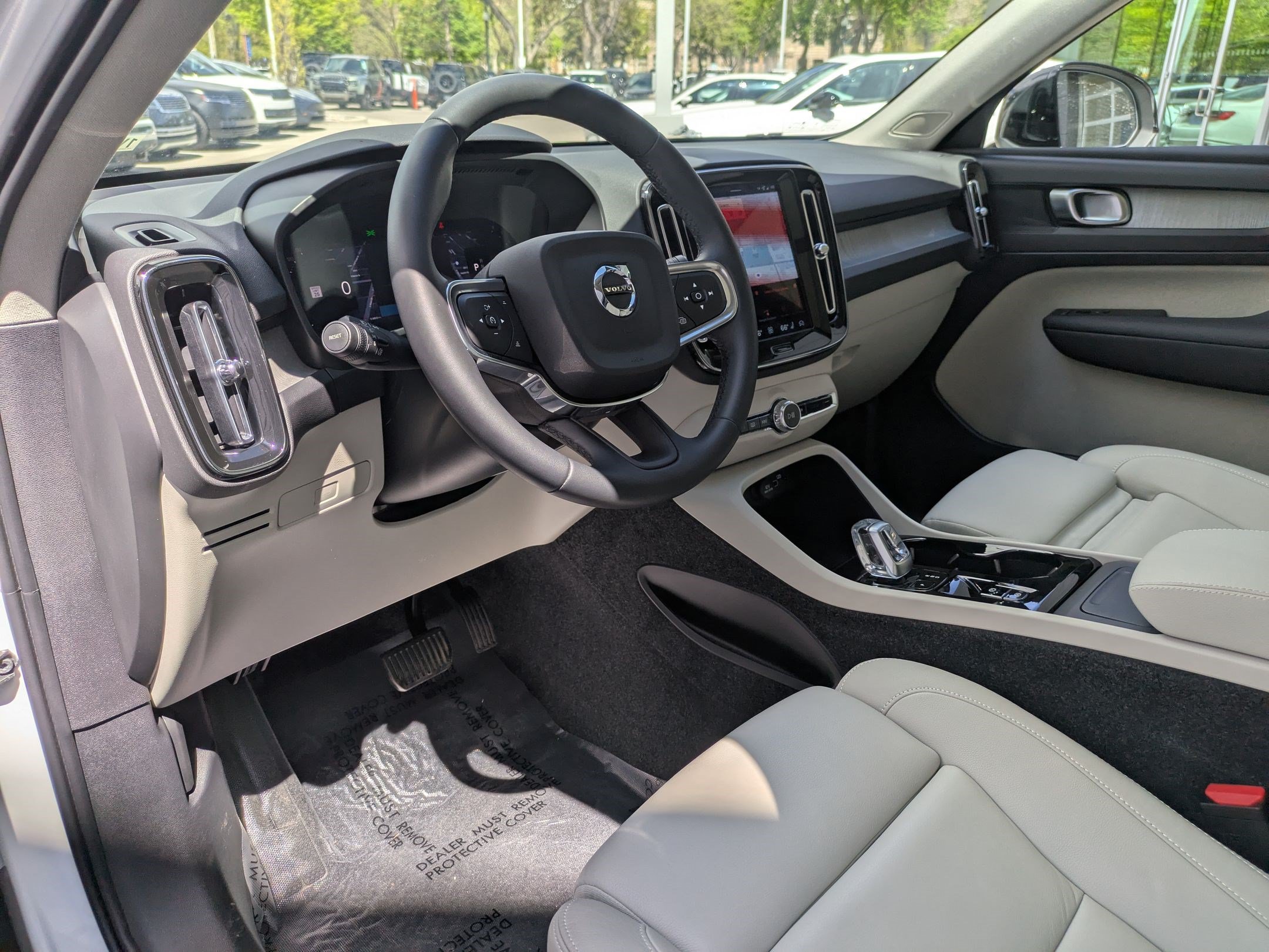 New 2026 Crystal White Volvo Plus image 10
