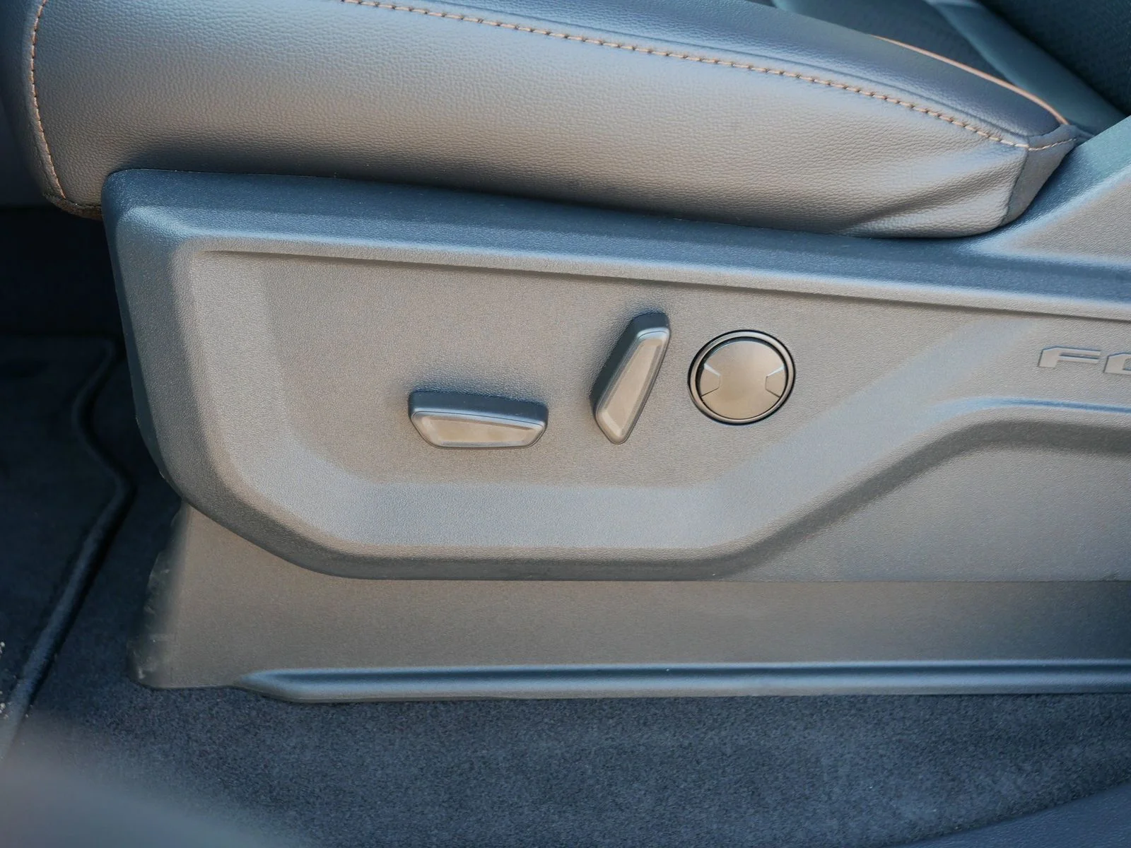 2025 Ford F-150 Lariat - Photo 12