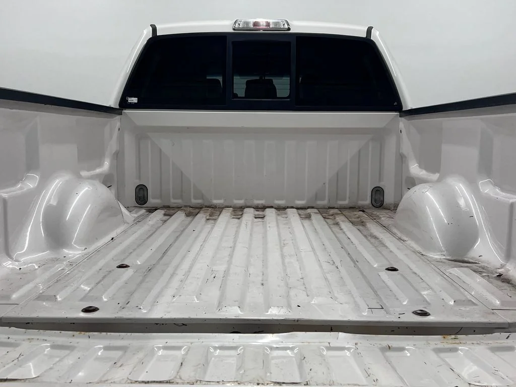 Used 2013 White Platinum Metallic Tri-Coat Ford Lariat image 23