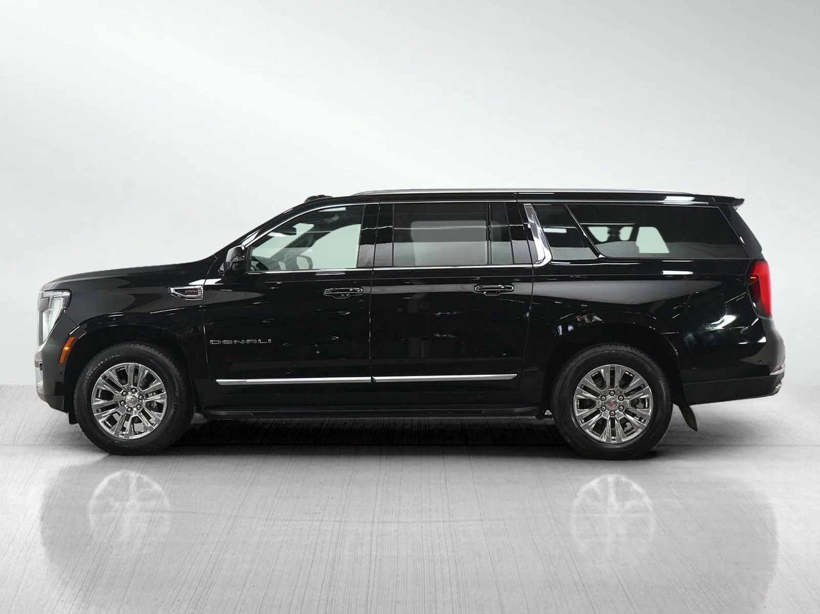 Used 2025 GMC Yukon XL Denali with VIN 1GKS2JRLXSR212669 for sale in White Bear Lake, Minnesota