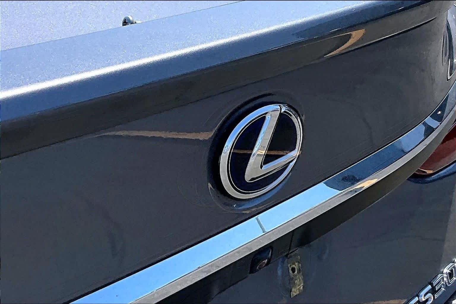 Used 2019 Nebula Gray Pearl Lexus  image 30