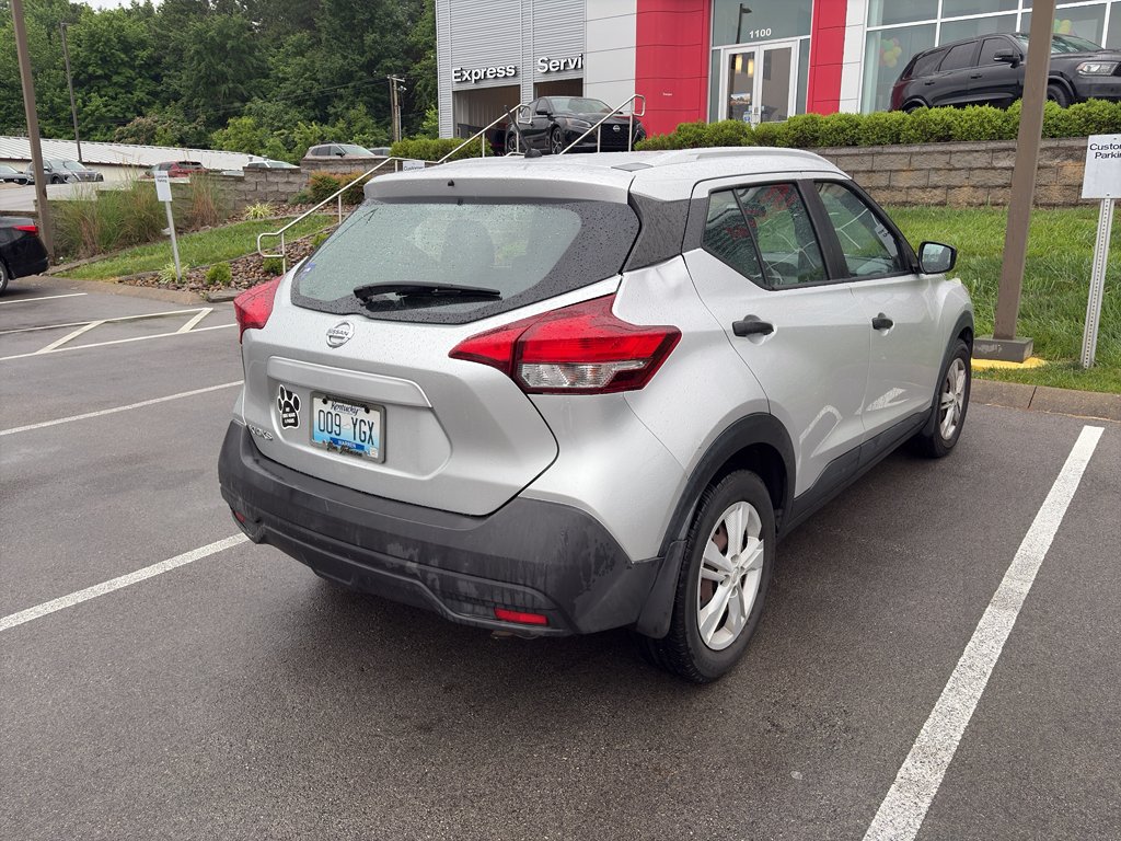Used 2018 Brilliant Silver Nissan S image 7