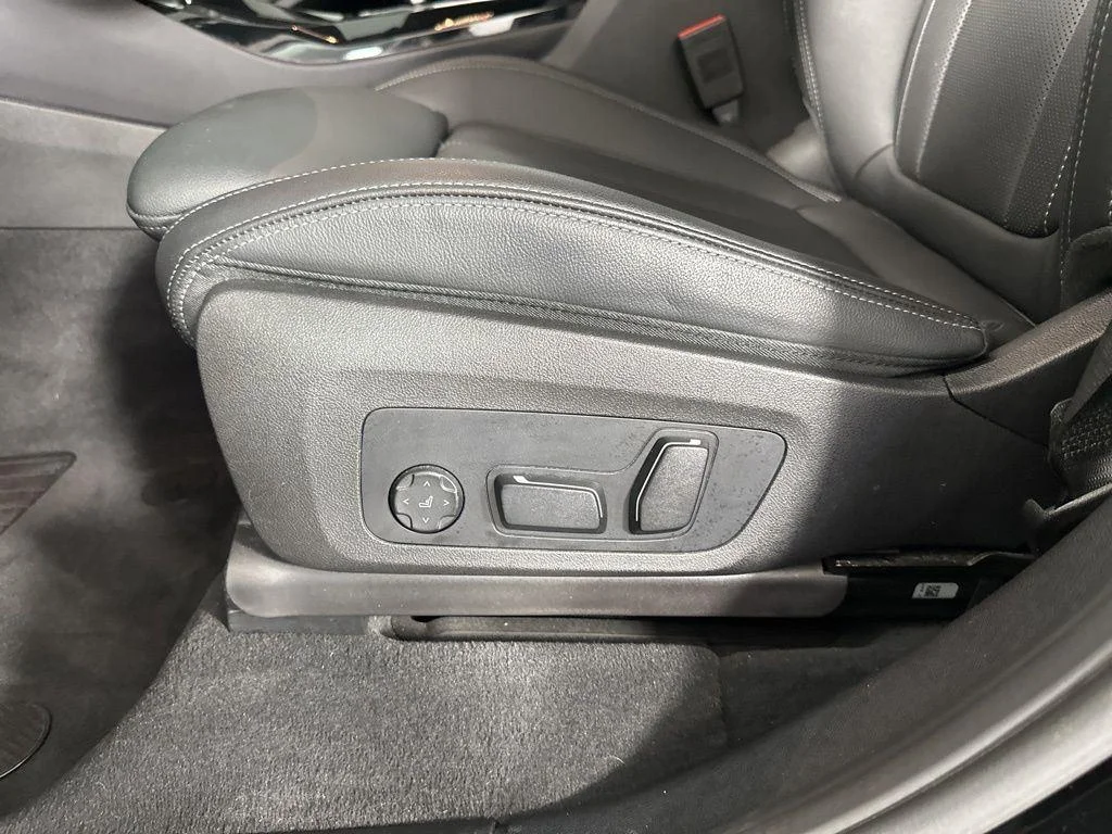 Used 2024 Jet Black BMW xDrive30i image 12