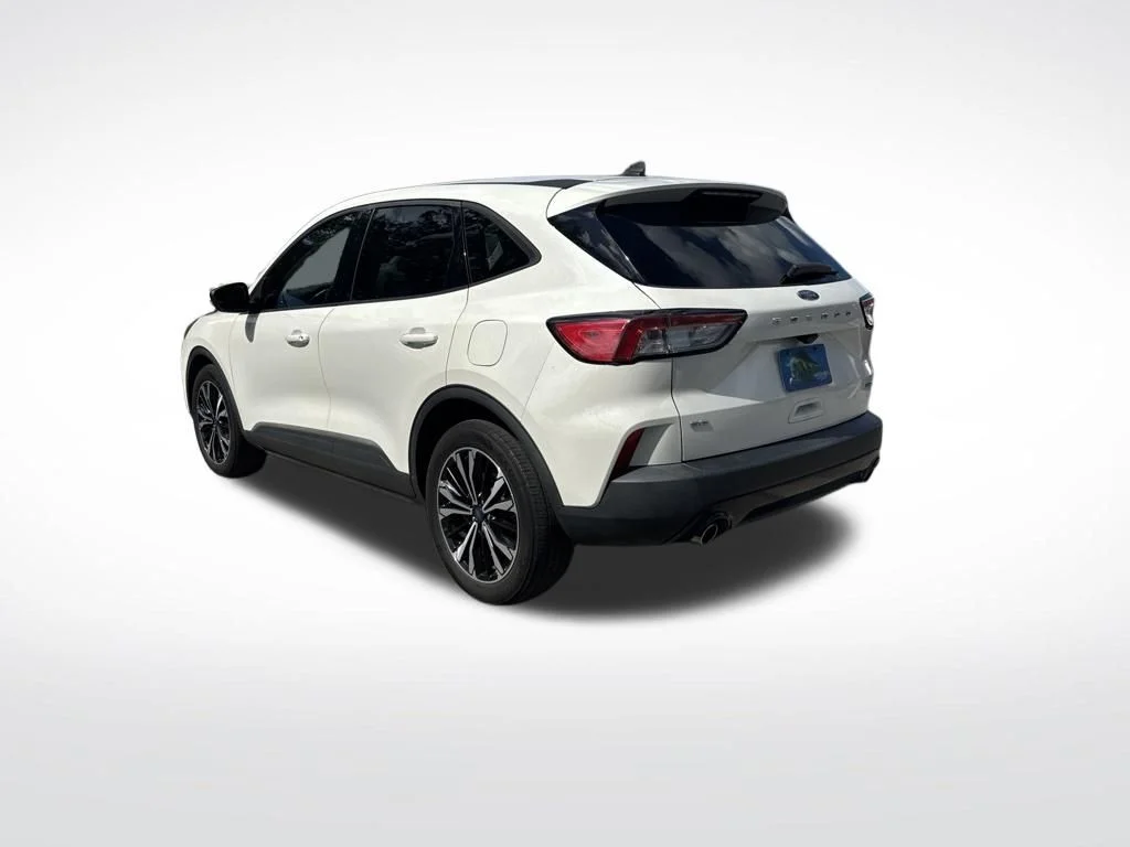 Used 2022 White Metallic Ford SE image 6