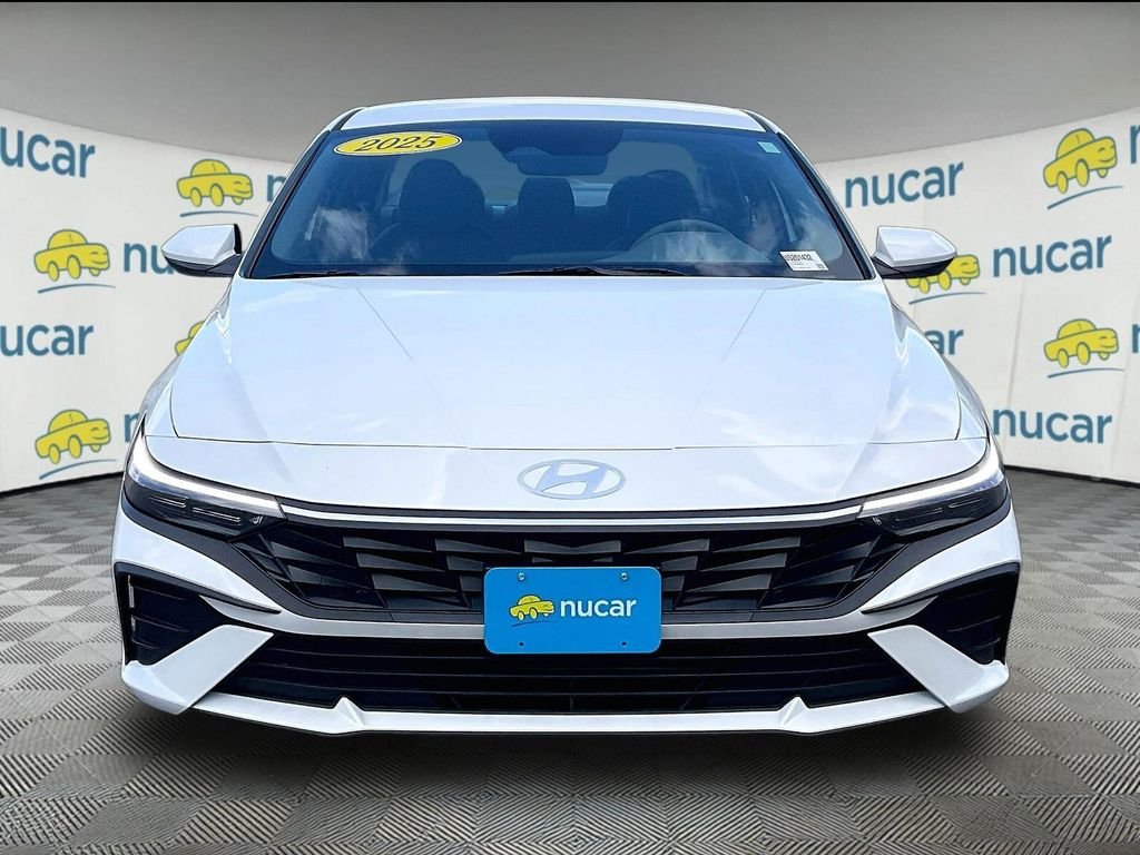 Used 2025 White Hyundai SE image 2