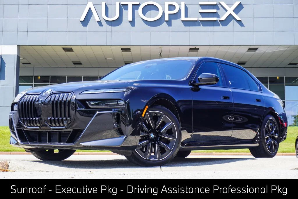 Used 2023 Black BMW 760i xDrive image 1