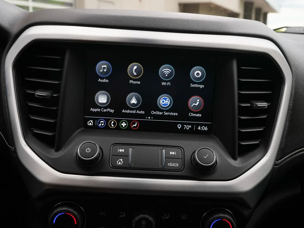 Used 2022 White GMC SLE image 27