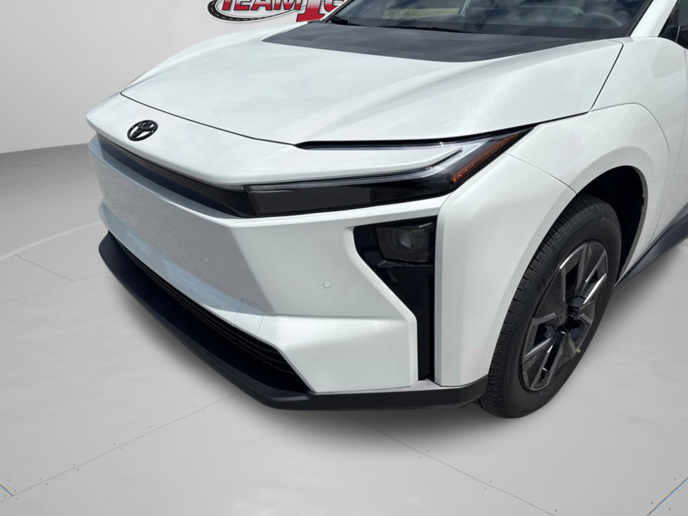 New 2026 Wind Chill Pearl Toyota XLE image 33