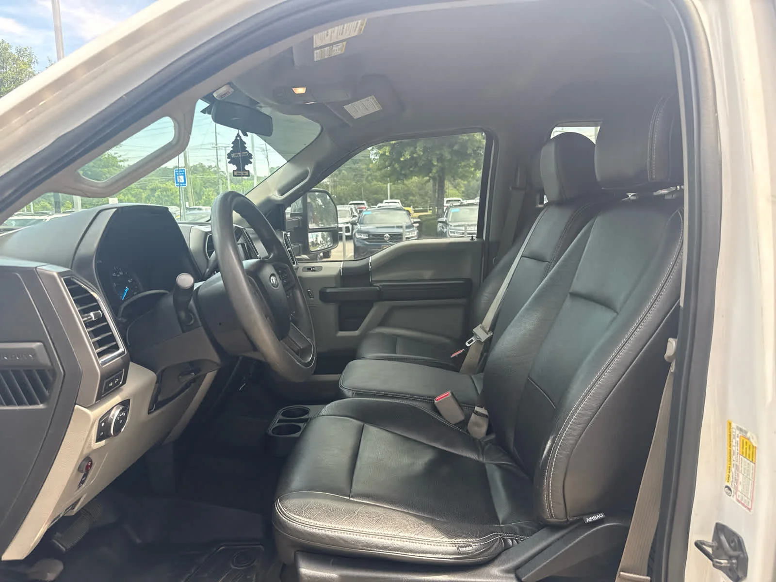 Used 2017 Oxford White Ford XLT image 19