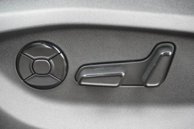 New 2026 Platinum Gray Metallic Volkswagen SE image 19