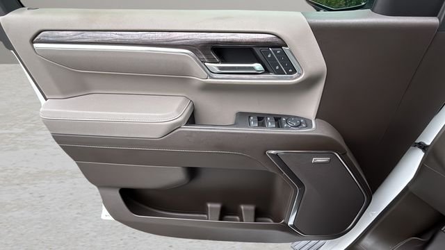 Used 2025 White Chevrolet LTZ image 17