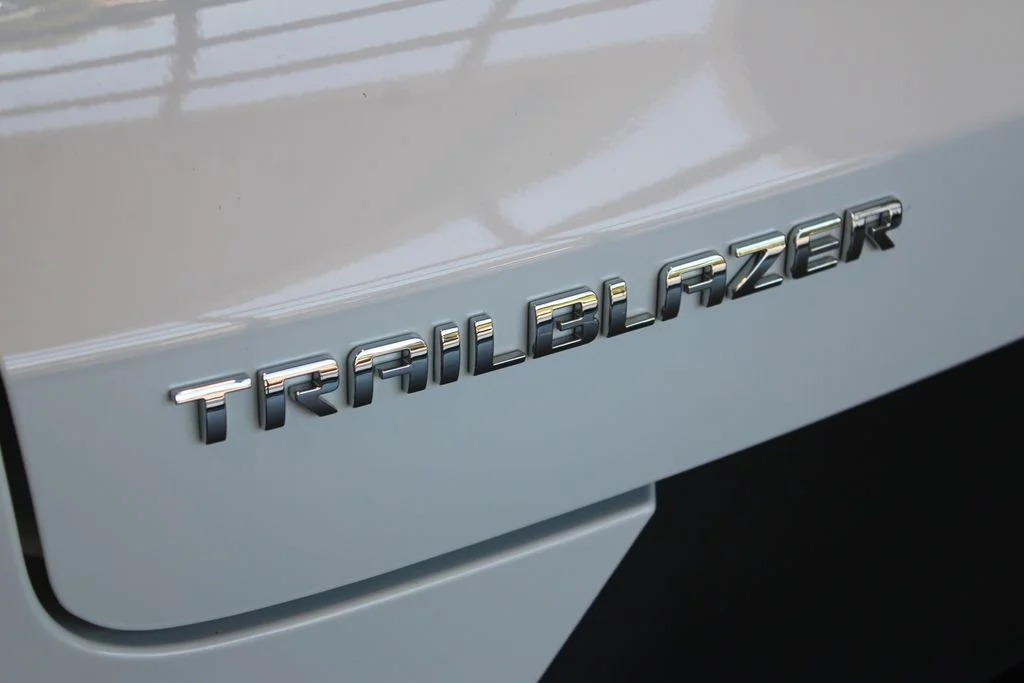 Used 2025 White Chevrolet LT image 34