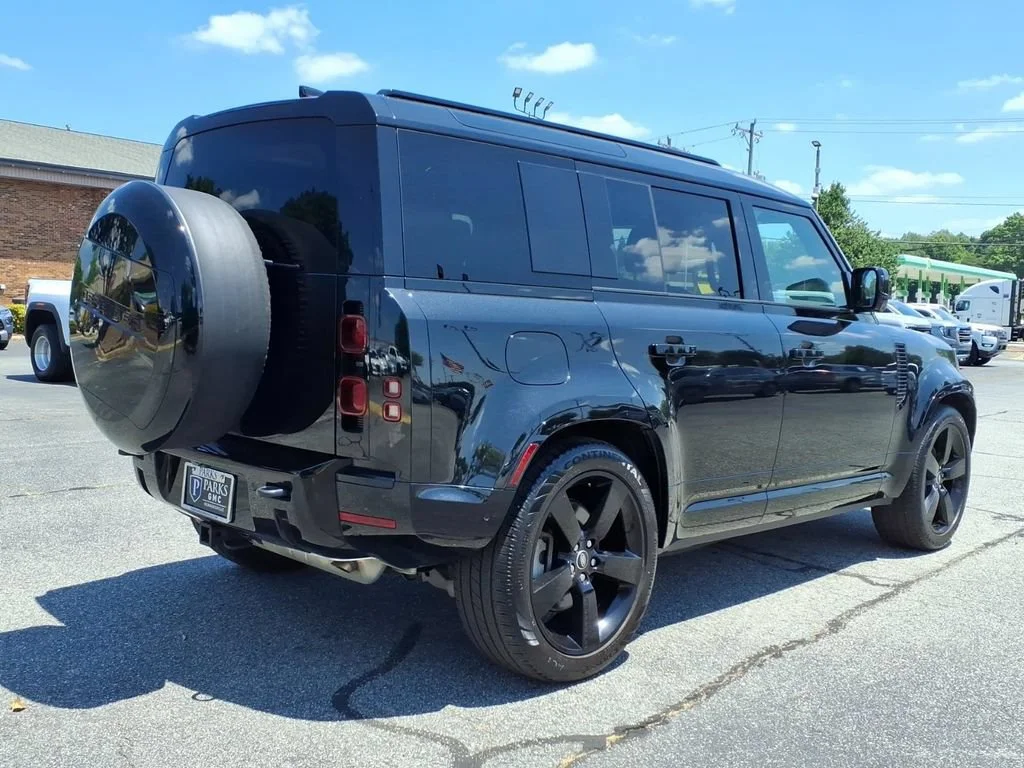 Used 2025 Black Land Rover 110 P400 X-Dynamic SE image 31