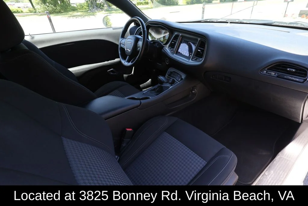 Used 2023 White Dodge SXT image 6