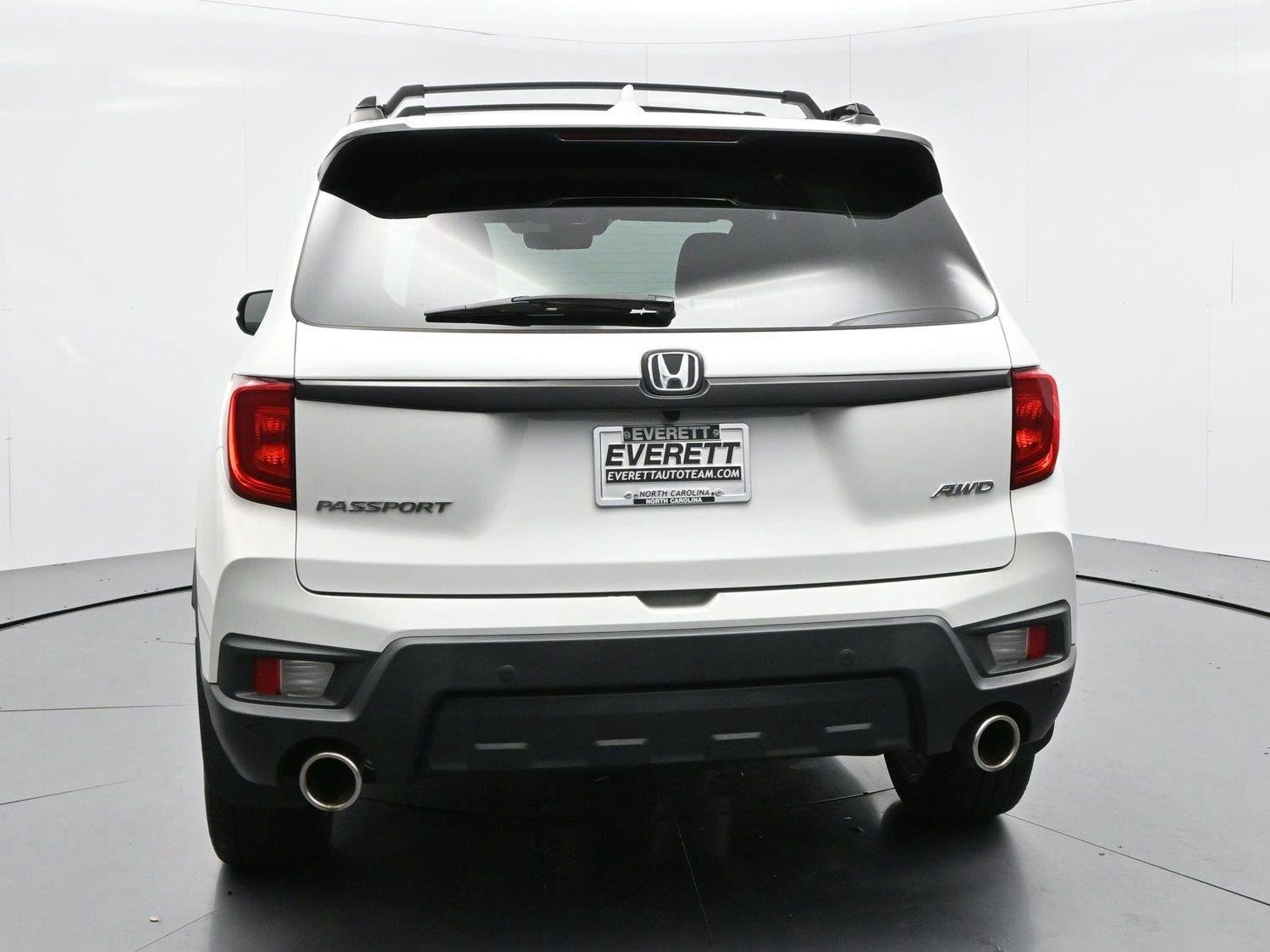 Used 2023 Platinum White Pearl Honda EX-L image 6