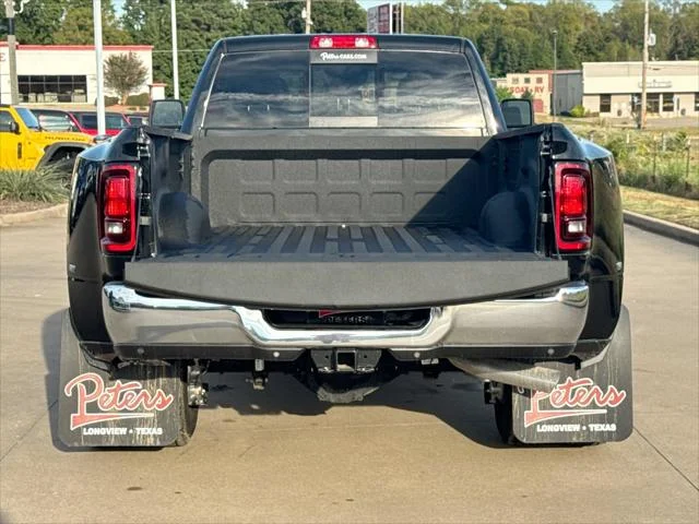New 2026 Diamond Black Crystal Pearl-Coat Exterior Paint RAM Tradesman image 21