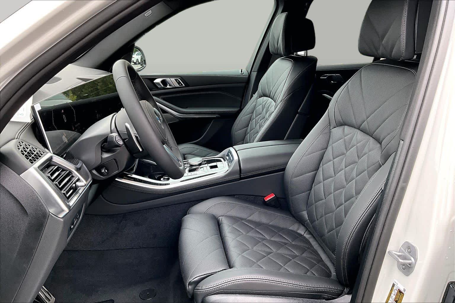 New 2026 Mineral White Metallic BMW xDrive40i image 7