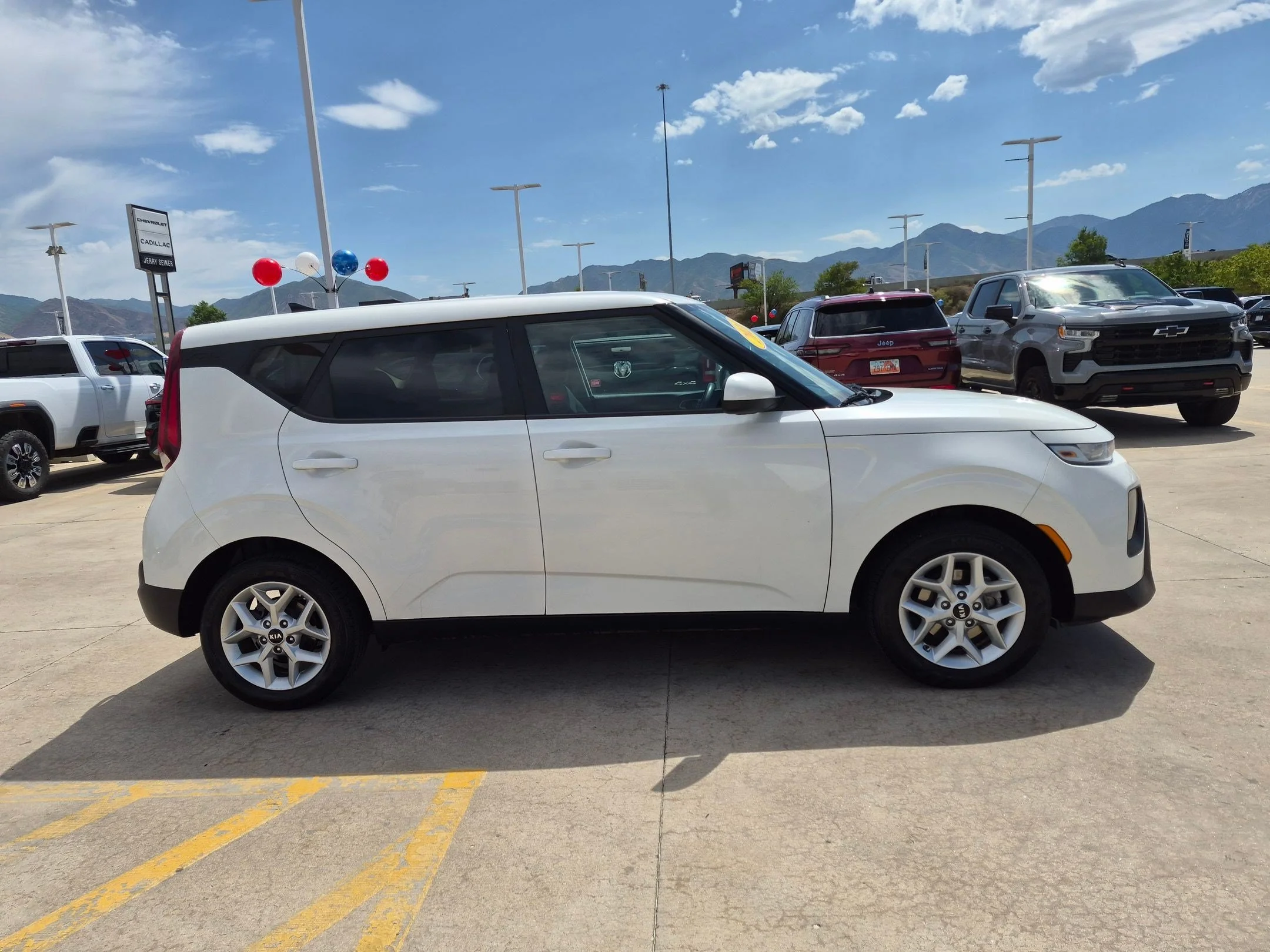 Used 2021 Snow White Pearl Kia S image 6