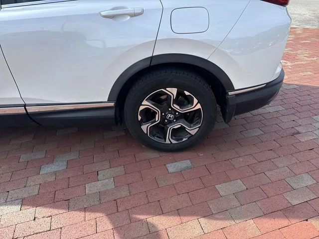 Used 2018 White Honda Touring image 6