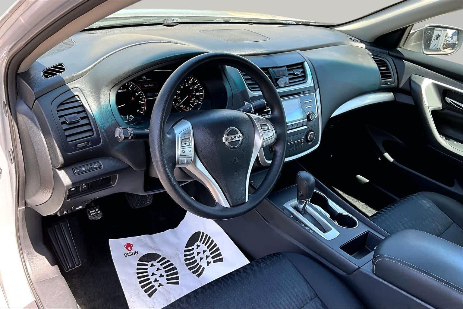 Used 2018 Brilliant Silver Nissan 2.5 S image 20