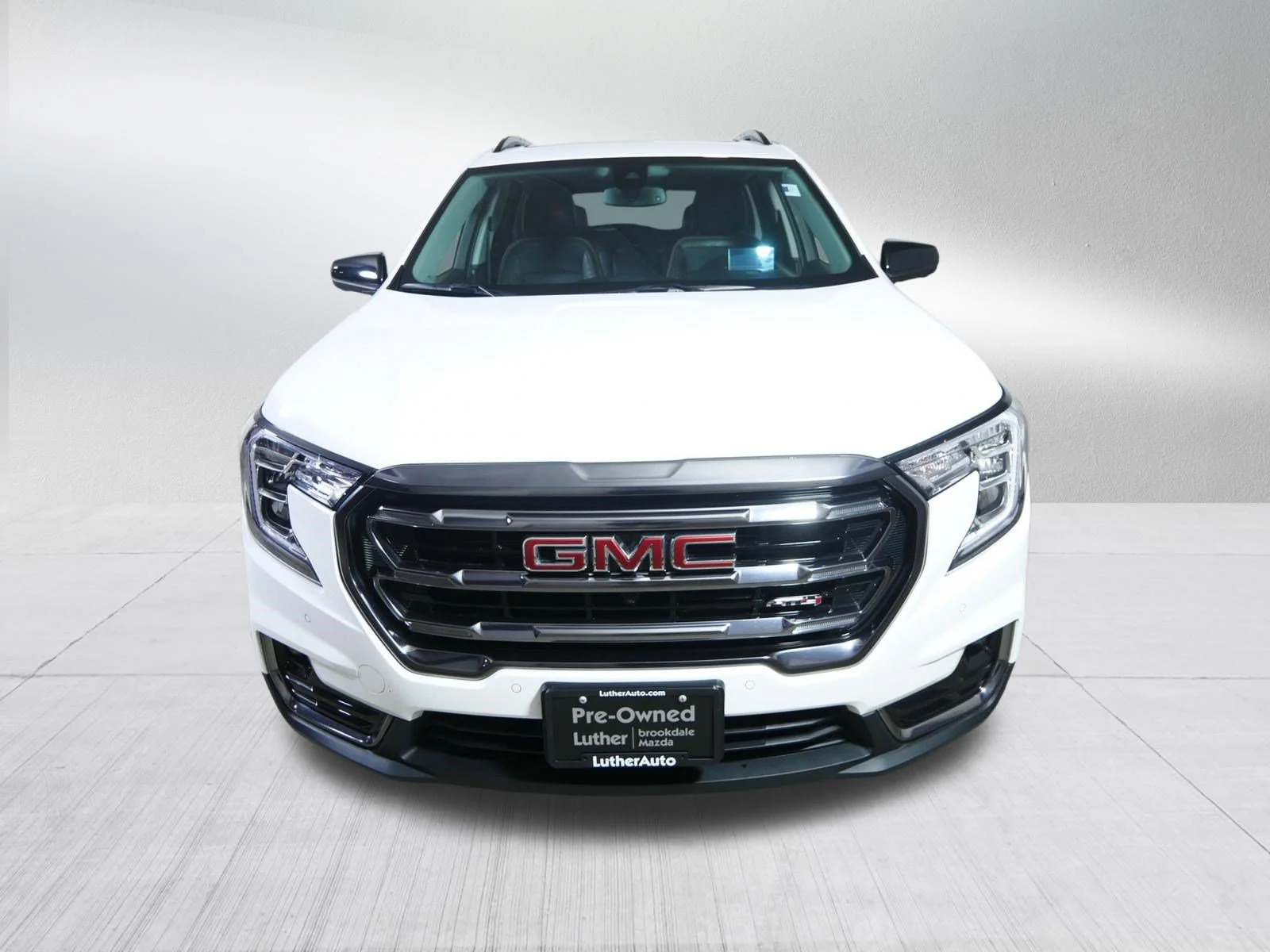Used 2022 Summit White GMC AT4 image 2