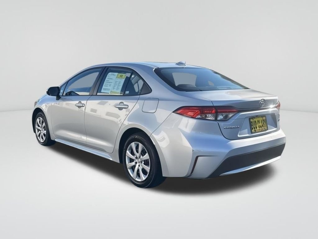 2022 Toyota Corolla LE photo 3