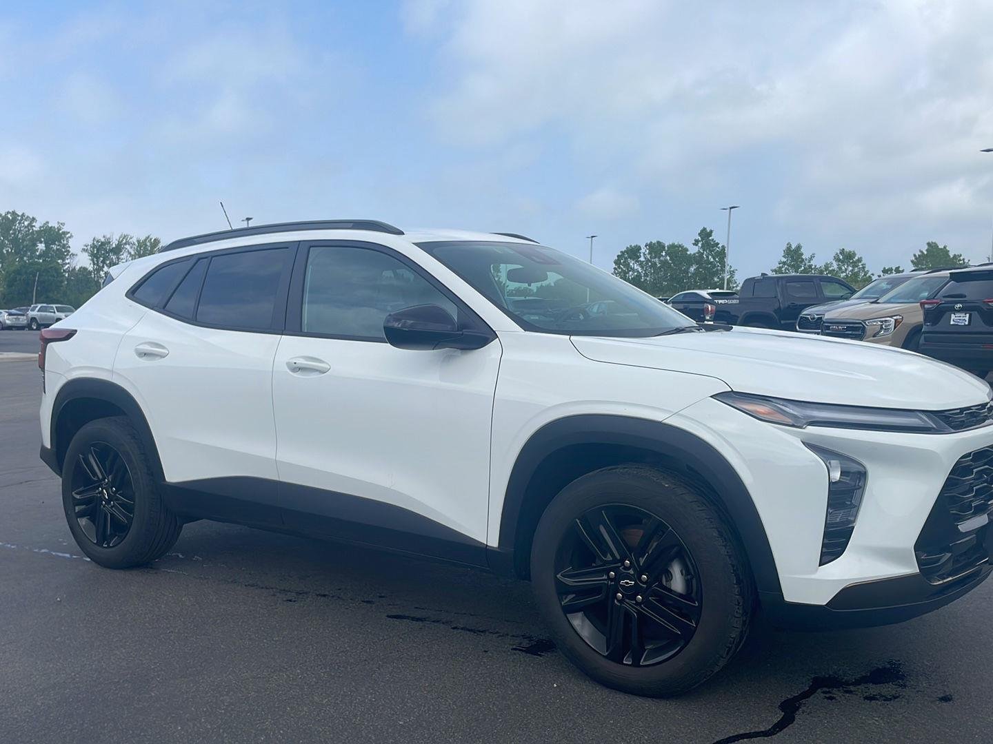 Used 2024 Summit White Chevrolet ACTIV image 6