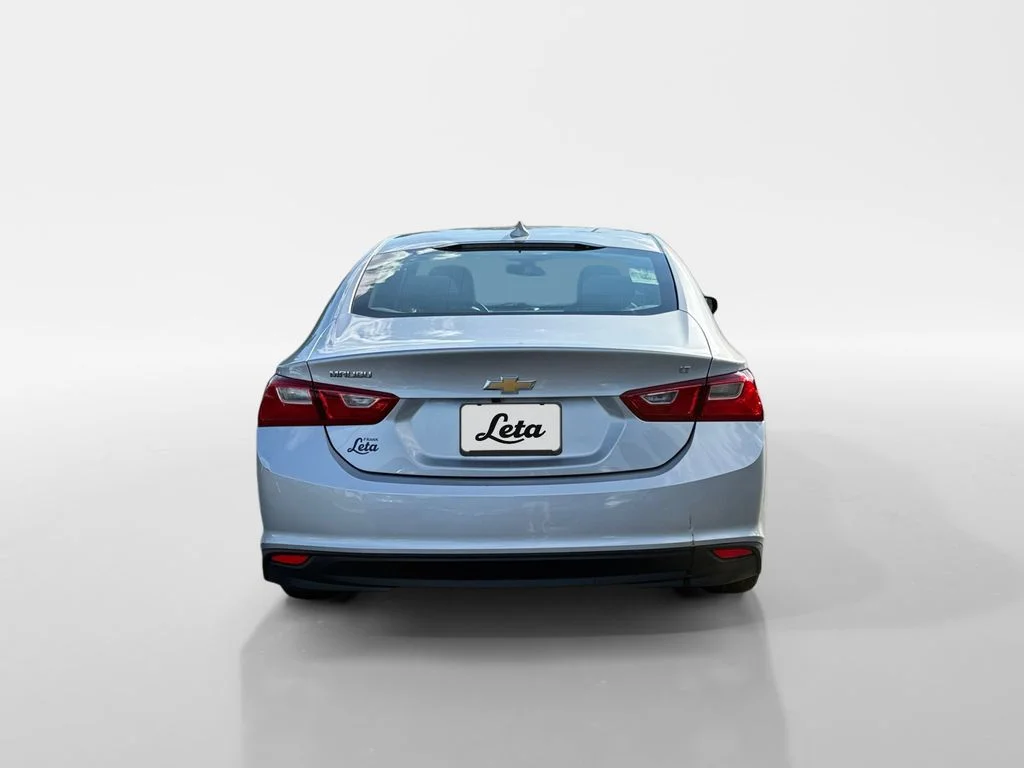 Used 2018 Silver Ice Metallic Chevrolet LT image 5