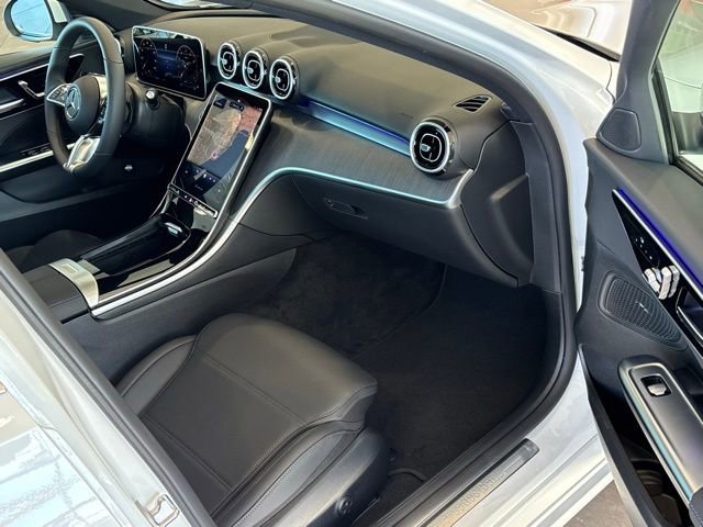 New 2026 MANUFAKTUR Moonlight White Metallic Mercedes-Benz C 300 image 53