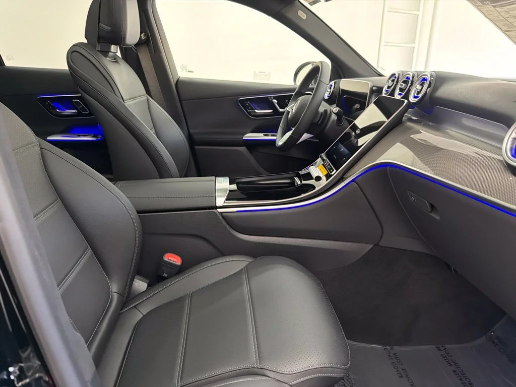 New 2027 Black Mercedes-Benz GLC 300 image 28