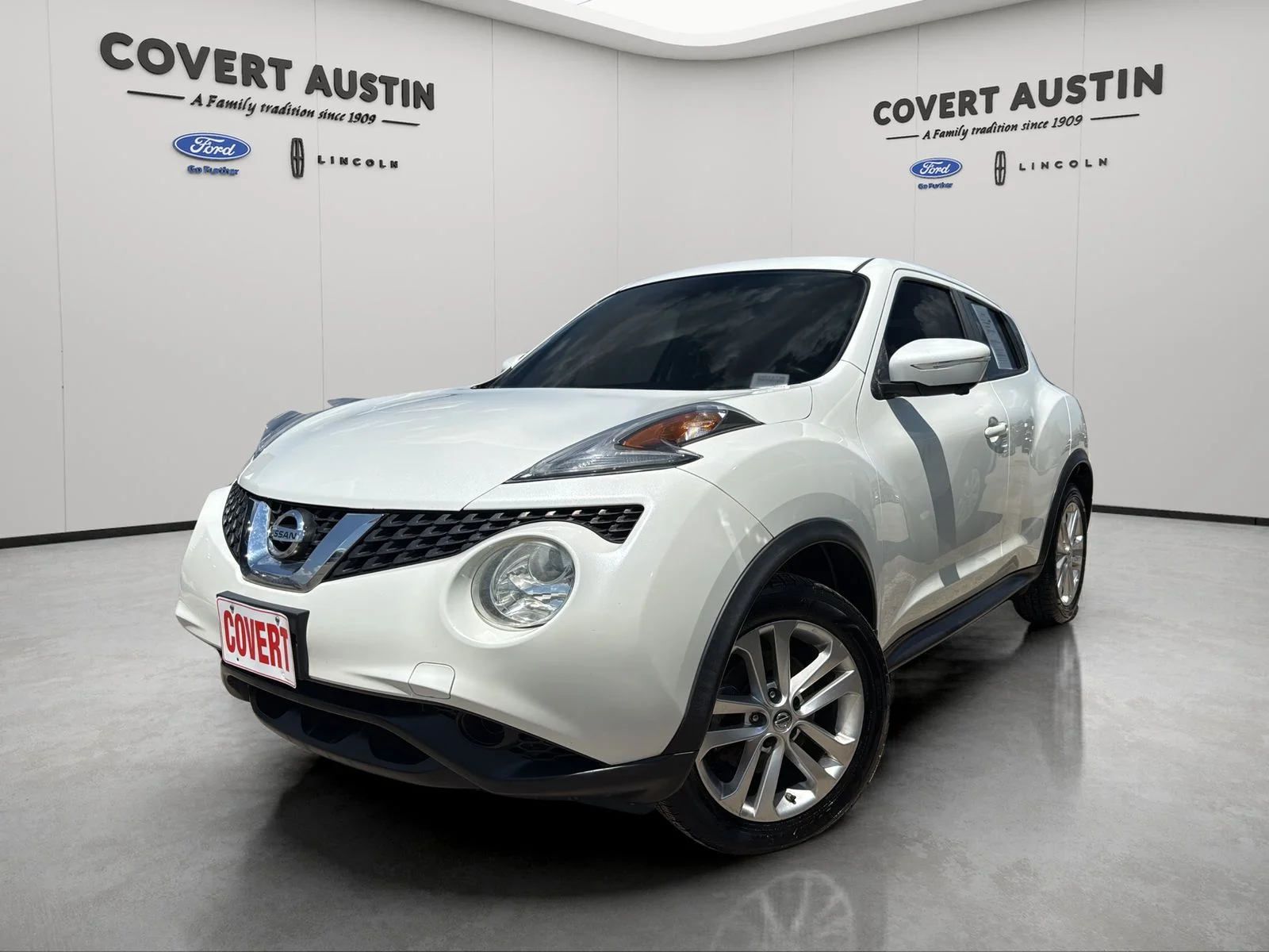Used 2015 White Nissan SV image 1