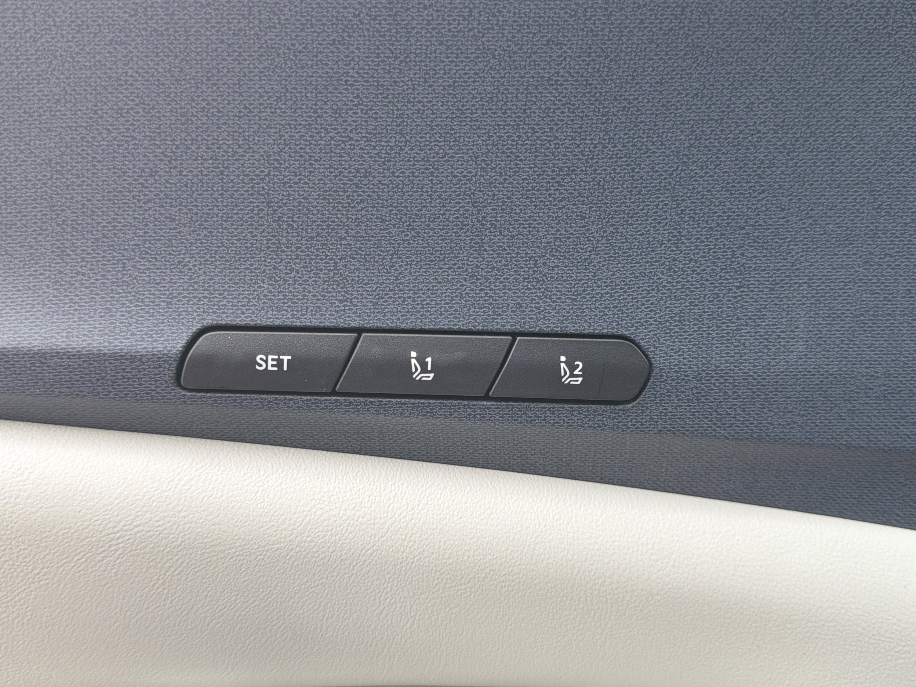 New 2026 Snow White Pearl Kia EX image 19