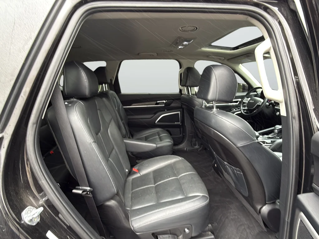 Used 2022 Black Kia EX image 29