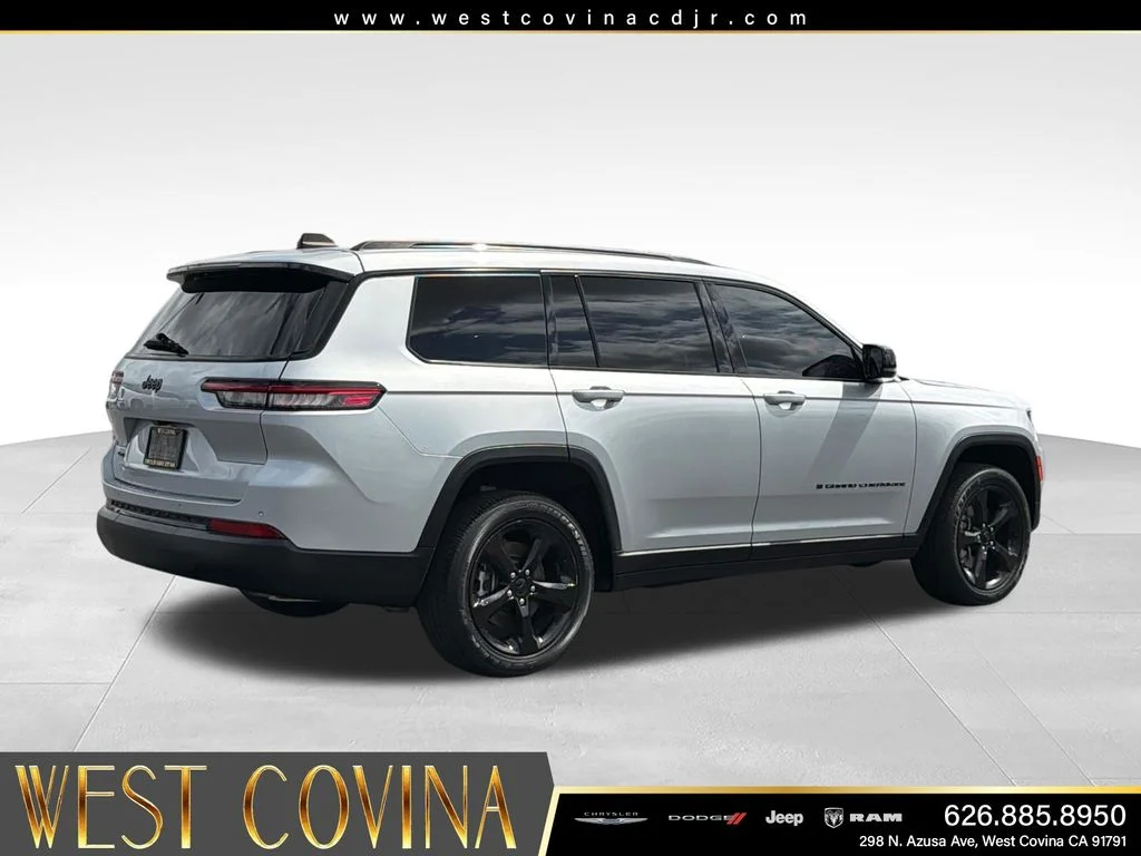 Used 2023 Silver Jeep Altitude image 7